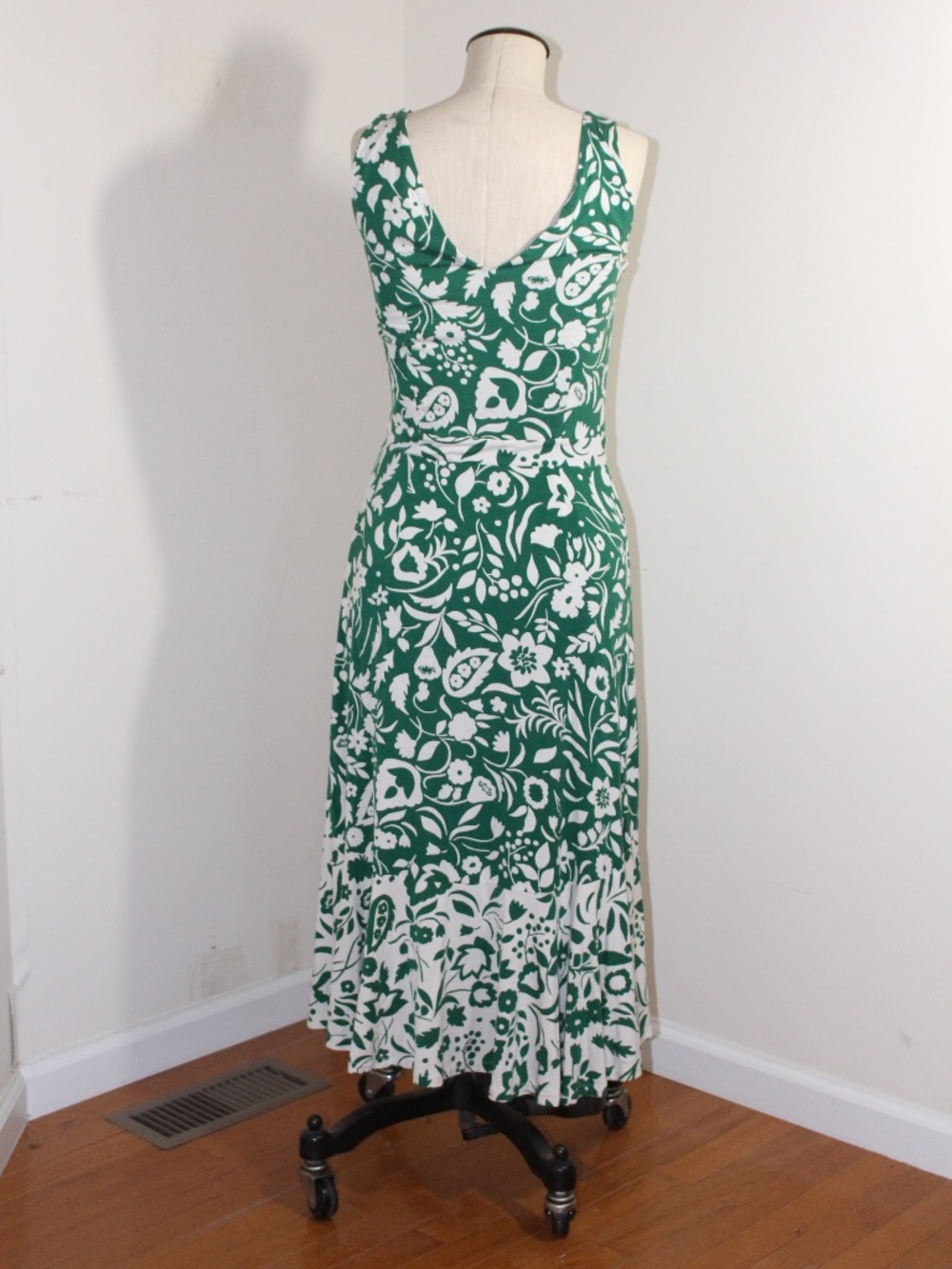 Boden, Eliza Midi Sleeveless Green & White Floral V-Neck  Dress - Picture 9 of 14